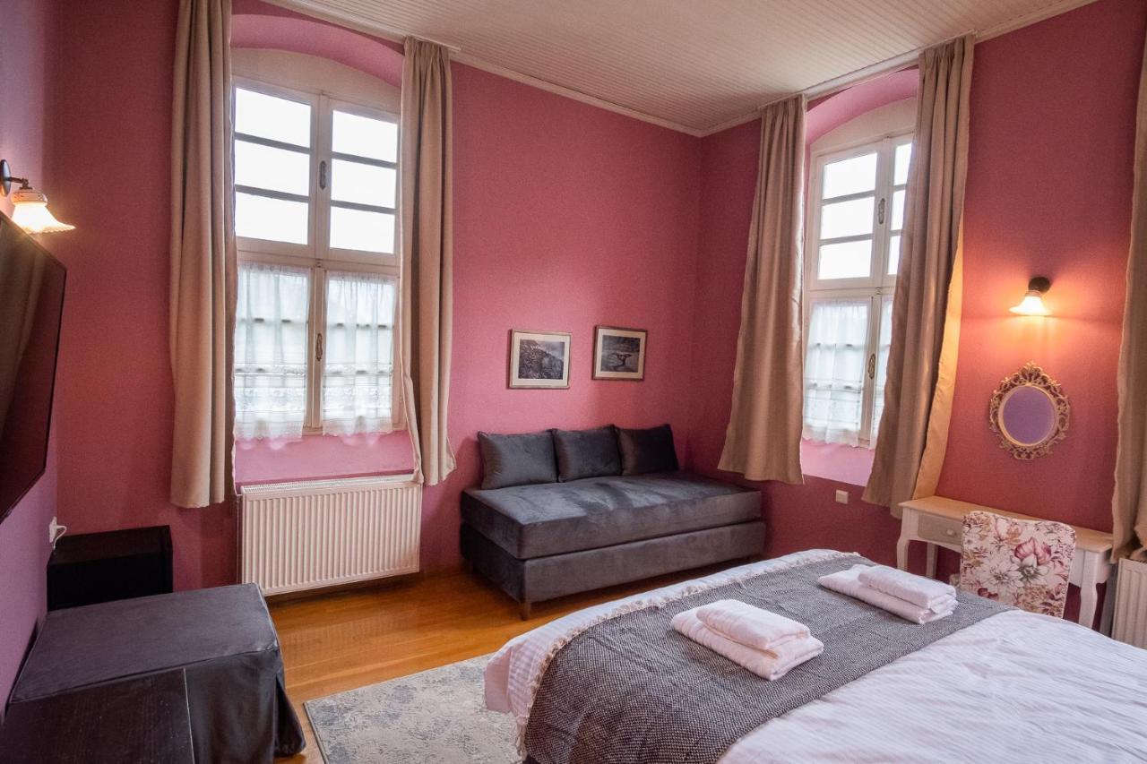 The Old School Boutique Hotel Sirako Esterno foto