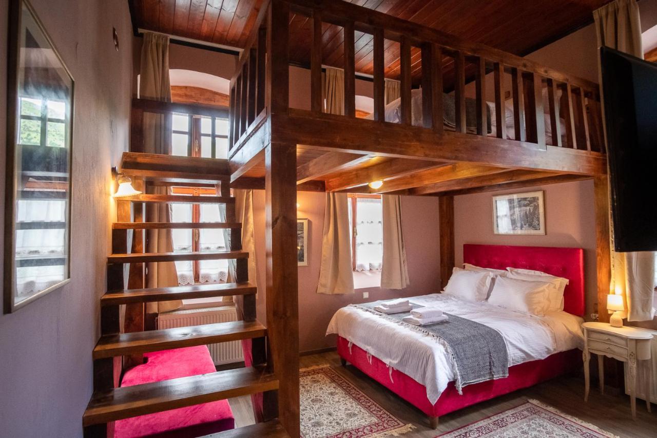 The Old School Boutique Hotel Sirako Esterno foto