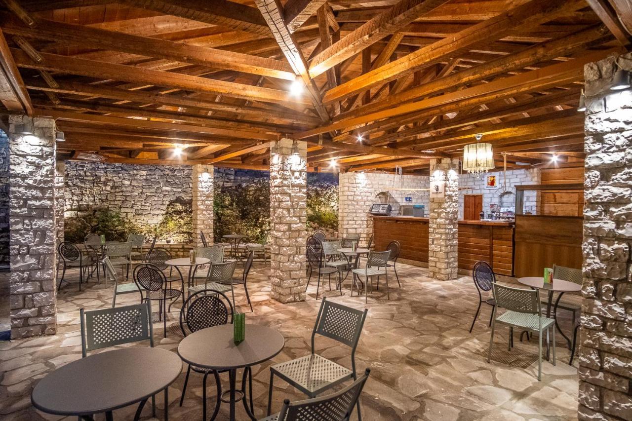 The Old School Boutique Hotel Sirako Esterno foto