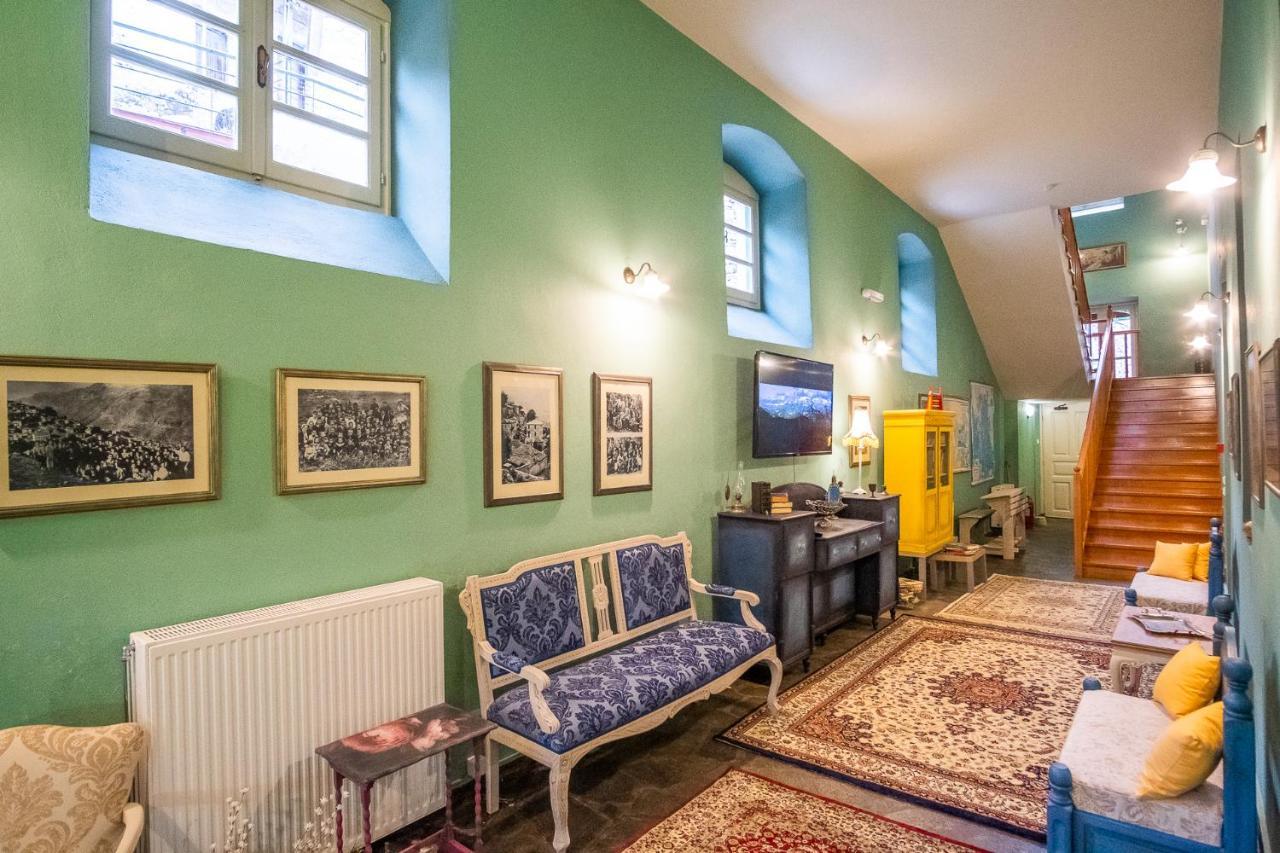 The Old School Boutique Hotel Sirako Esterno foto