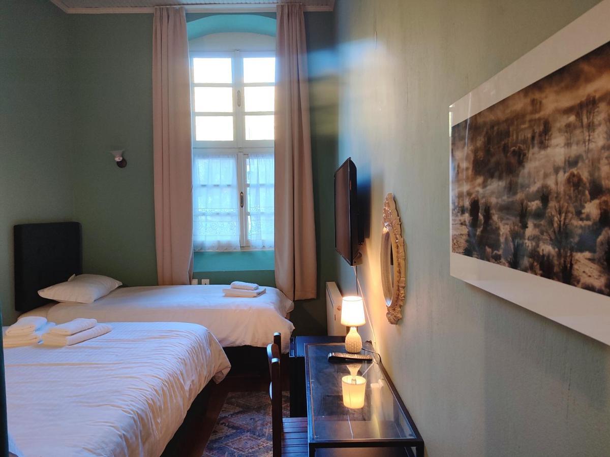 The Old School Boutique Hotel Sirako Esterno foto