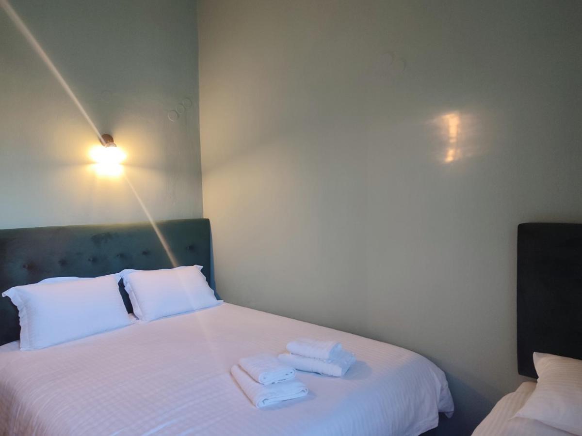 The Old School Boutique Hotel Sirako Esterno foto